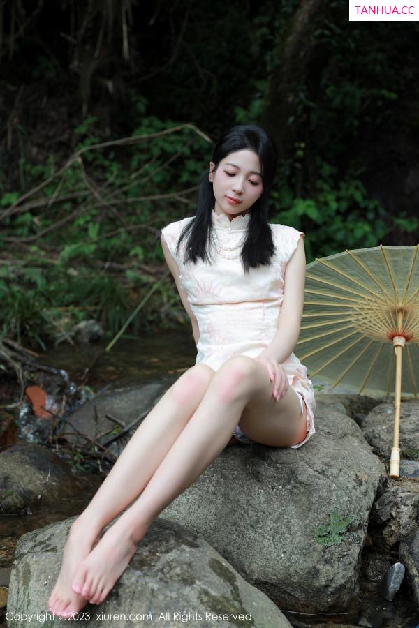 糖豆  [XiuRen]高清写真图 2023.08.15 No.7234 糖豆sisi 旗袍美腿第10张图片
